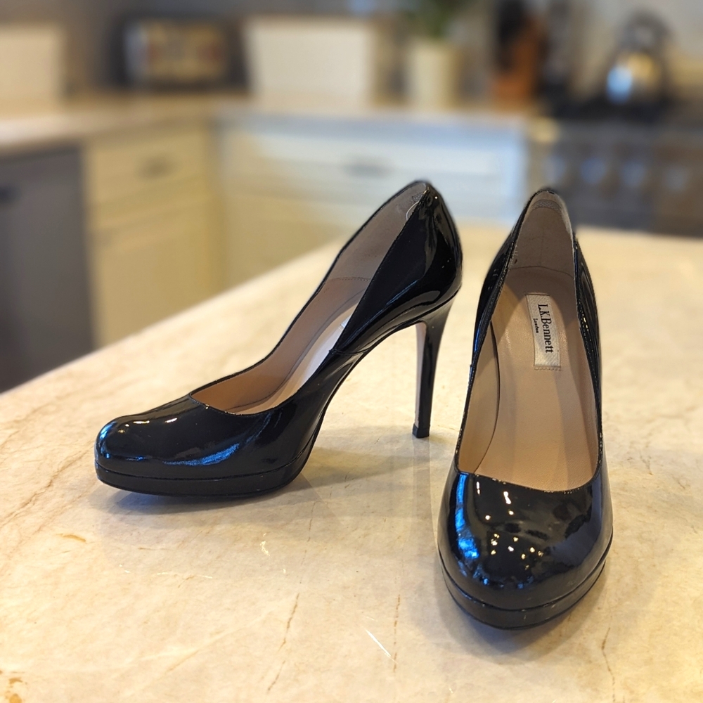 LK Bennett Sledge Black Patent Leather Pumps Like New size 40 / 9 US (worn once)